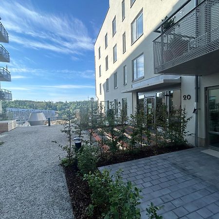 Newly Built Bright Apartment, Close To Everything If You Want To Visit Stockholm, You Will Find The Perfect Accommodation Here! Ferry Line 80 Makes It Very Convenient And Easy To Get To The City Center Nacka Exterior foto