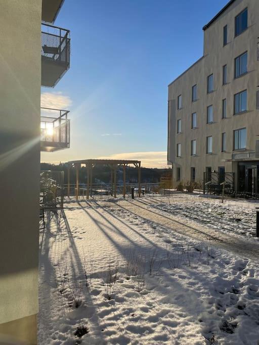 Newly Built Bright Apartment, Close To Everything If You Want To Visit Stockholm, You Will Find The Perfect Accommodation Here! Ferry Line 80 Makes It Very Convenient And Easy To Get To The City Center Nacka Exterior foto