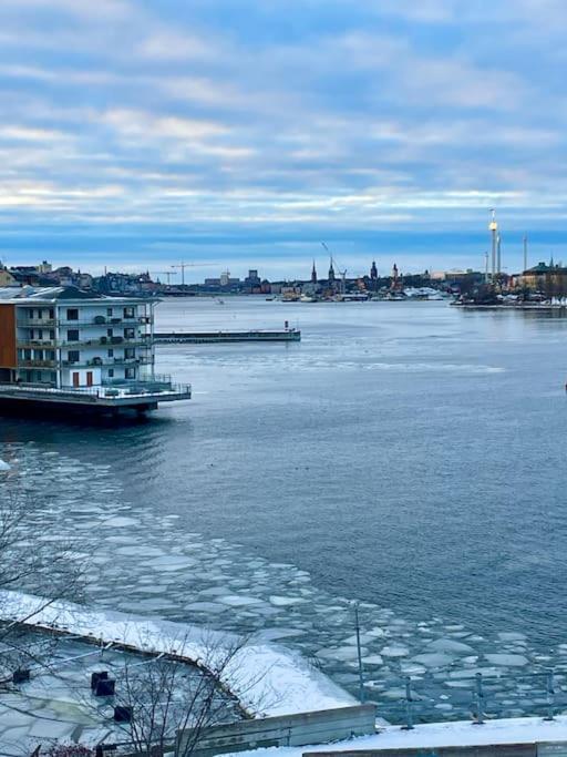 Newly Built Bright Apartment, Close To Everything If You Want To Visit Stockholm, You Will Find The Perfect Accommodation Here! Ferry Line 80 Makes It Very Convenient And Easy To Get To The City Center Nacka Exterior foto